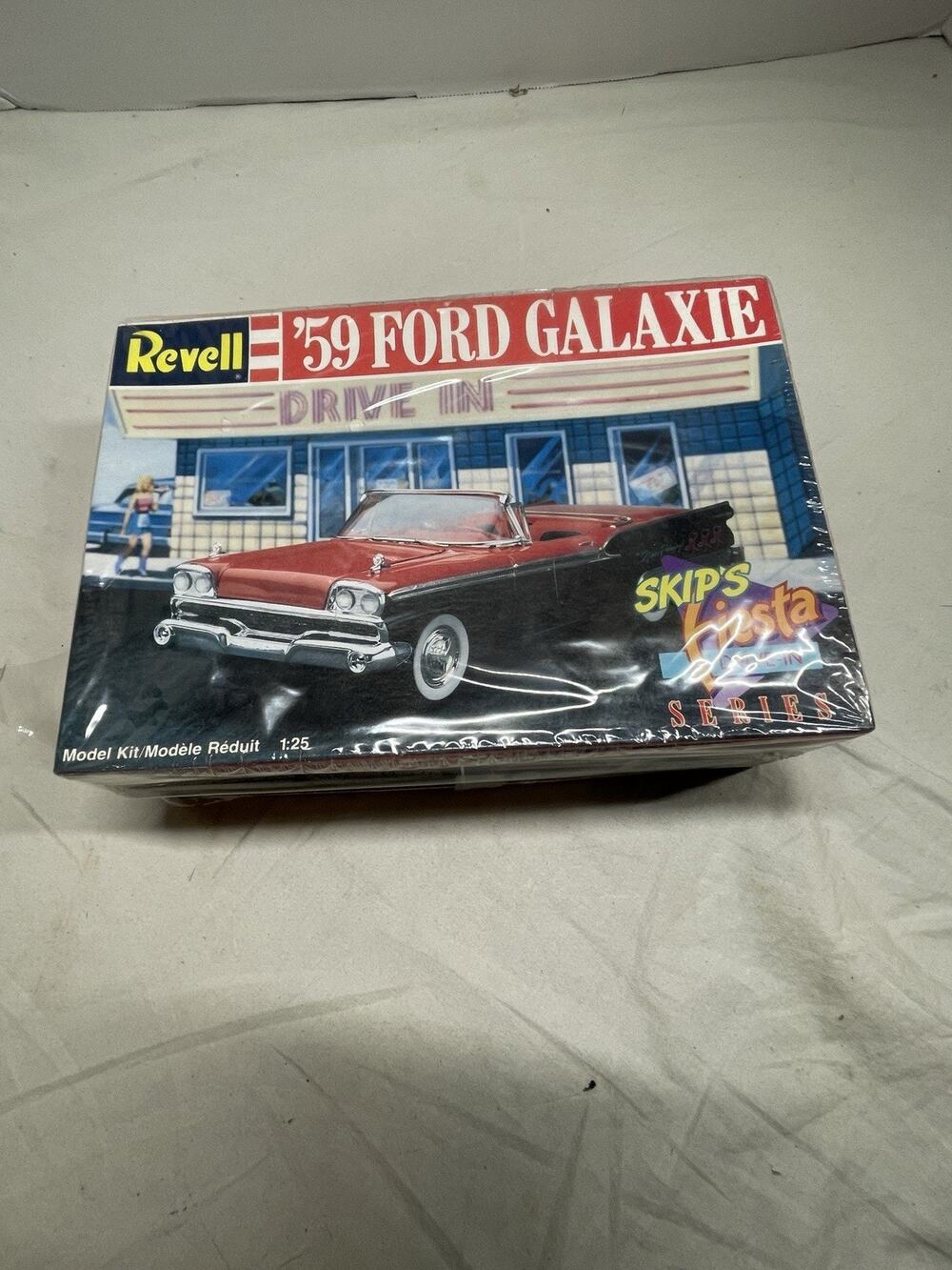 Revell 7162 1959 Ford Galaxie Skyliner 1:25 Scale Skip's Fiesta Model Kit